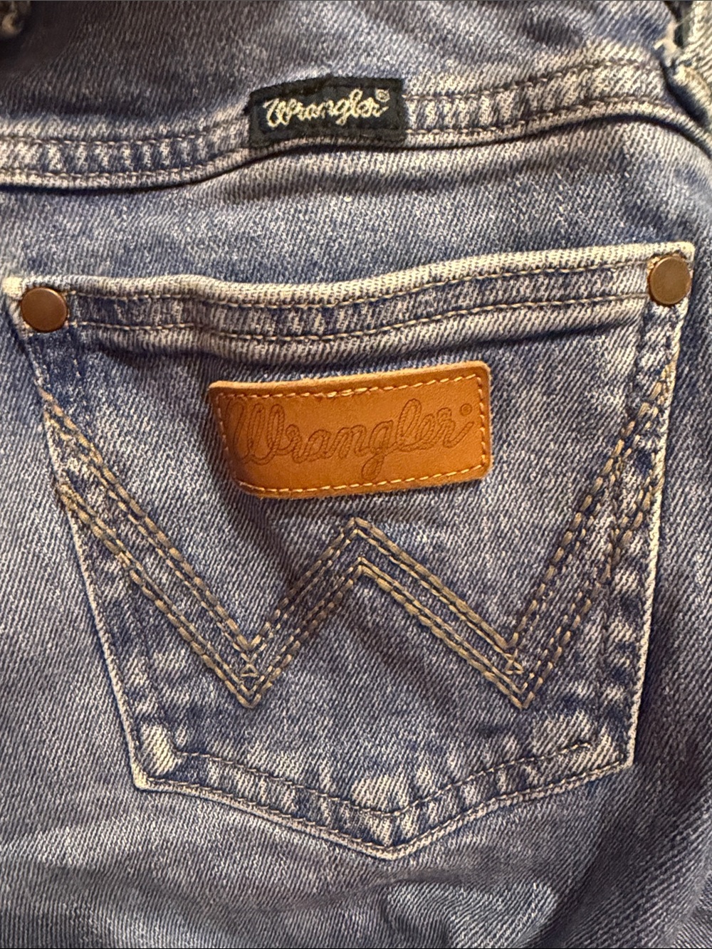 Wrangler Blue Vintage Retro
Bailey High Rise Flare Wide Leg
Western Jeans - Picture 5 of 7